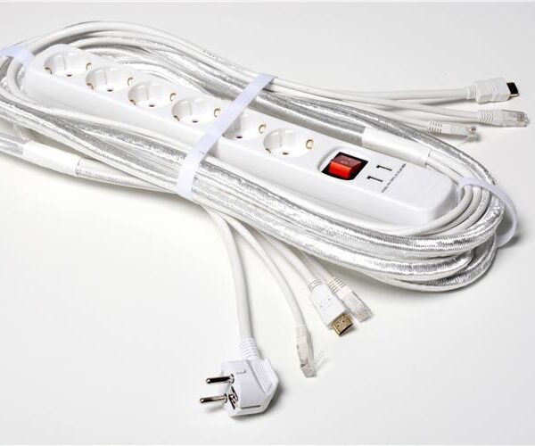 Skjøtekontakt med strøm, data, USB og 6 m. kabel